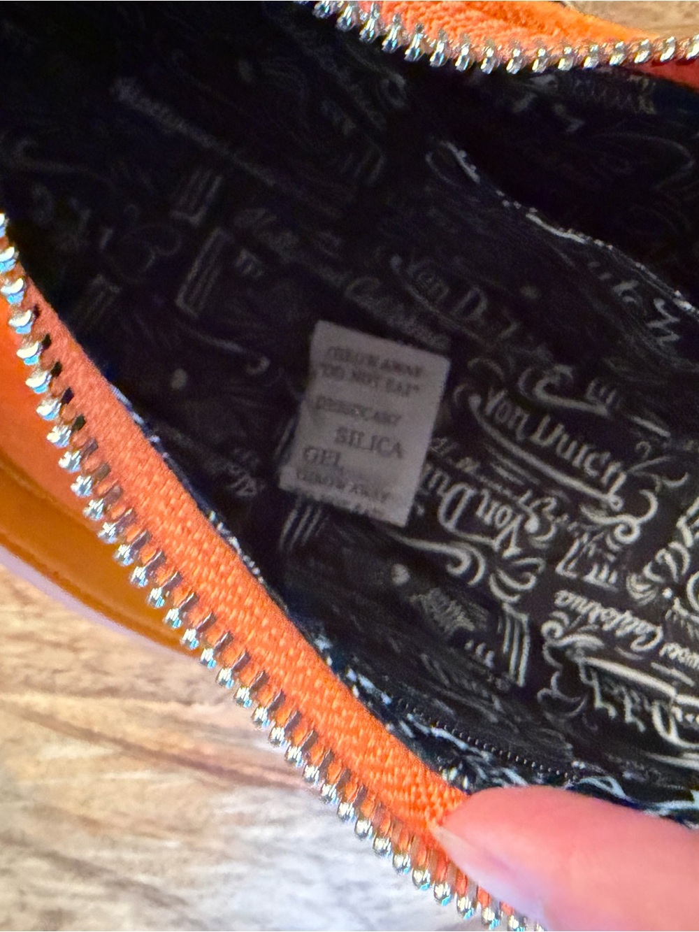Von Dutch Orange Shoulder Bag with Green Trim and Embellishments - Picture 5 of 9